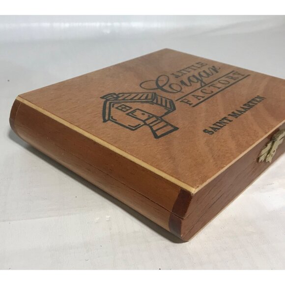 Little Cigar Factory Wooden Box Saint Maarten 7.5" x 6" x 1.5" Hinged Lid - Picture 6 of 12
